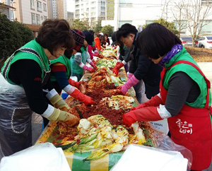 진주 초장동 김치 350포기 저소득계층 전달