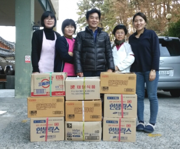 마산 참사랑봉사회 권영수·김정자 부부 불우시설 위문