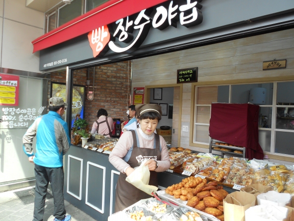 주먹계 보스, 빵공장 사장으로 다시 태어나