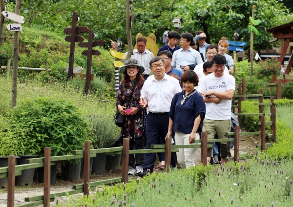박일호 밀양시장 관광지 홍보 나서