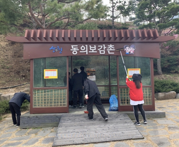 깨끗한 정류소서 버스 기다리세요