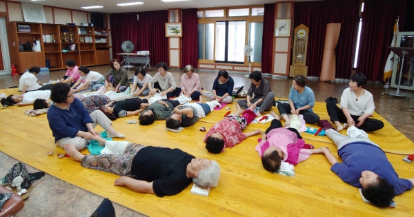 진주 성북동 발건강교실 마사지 봉사 실시