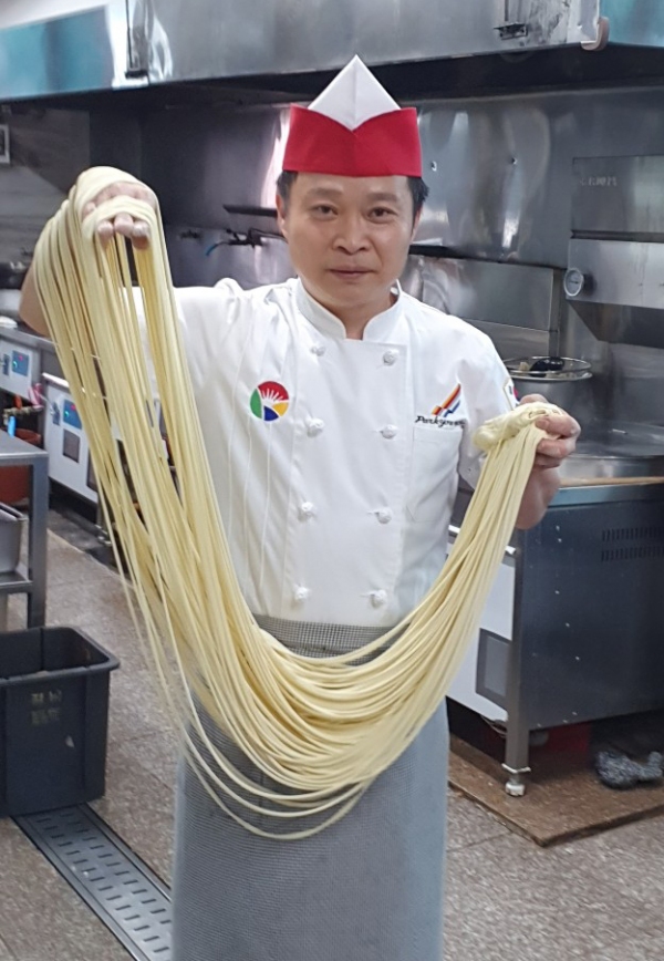 창원 의창구 중동에 위치한 수타맛집 박영수손짜장 박영수 대표