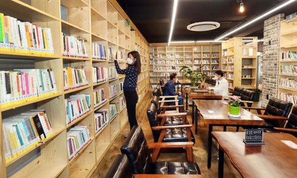 밀양 무안면복지센터 사명 북카페로 힐링