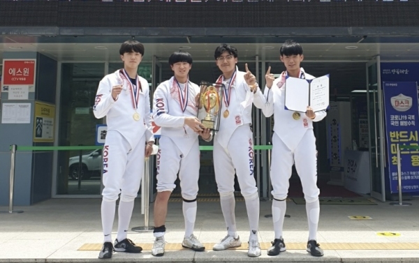 경남체고 펜싱부, 남고 에뻬 단체전 우승