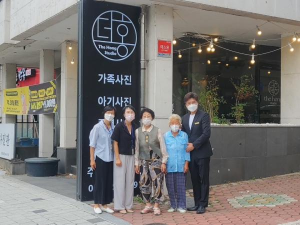 더홍스튜디오 진주본점, 어르신에 장수사진 재능기부