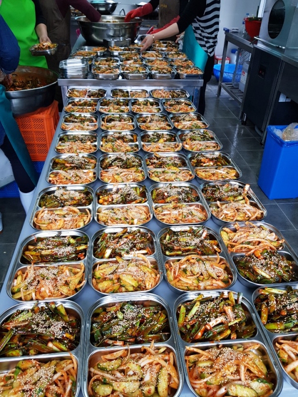 산청 시천면 덕산행복나눔회 반찬 나눔 봉사 눈길