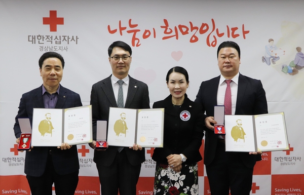 은혜식품·법률사무소우림·㈜유비텍, 적십자 회원유공장 수상