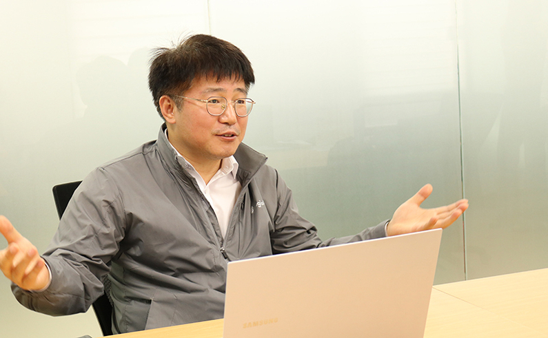 한국로지스풀 성종국 본부장 “요즘 지게차요? 스마트물류 대표하는 시스템이죠”