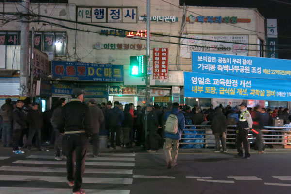 새벽 인력시장 르포- 한국인지 외국인지 모를 대한민국 건설 현장