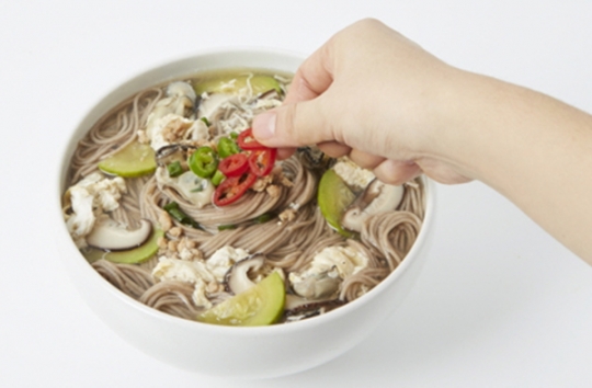 [리얼푸드]뜨끈한 국물이 생각날 땐 ‘토토리 온국수’