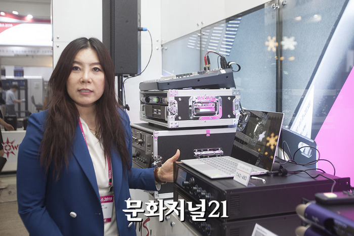 [MJ포토] KOBA 2019, 제품 설명하는 트루직 김도영 대표