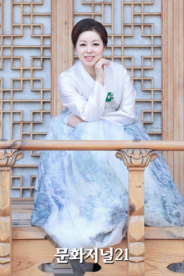 [MJ포토] 이선영 한복 원장, 한복 미녀는 바로 나~