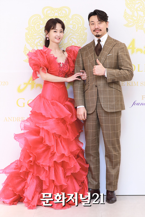 [MJ포토] 김유정, 스플렌디노 한건희 대표와 함께(골드클래스 축하의 밤)