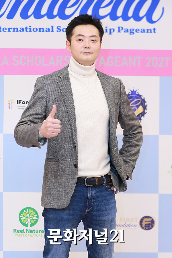 [MJ포토] 나레스트엔터 박서준 대표, 신데렐라 스칼라쉽 최고!