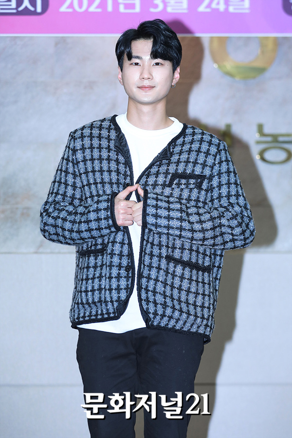 [MJ포토] 위아더원 필립, 중독성 강한 비주얼(농협 홍보대사 교류 협약식)