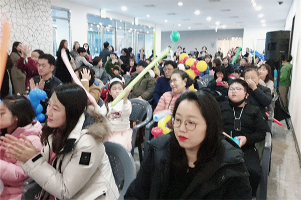 경주를 예술로 채색하는 철(鐵)의 여인…갤러리 라우 송 휘 관장