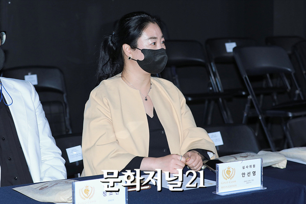 [MJ포토] 골드클래스 맨즈 에디션 심사 보는 LBMA STAR 가평지사 안선영 대표