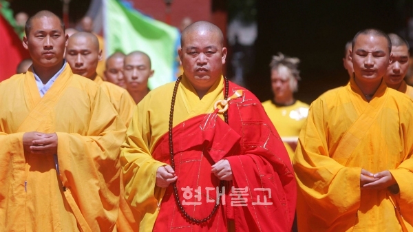 소림사 주지 슈 용씬, 횡령·혼외자식 '무혐의'