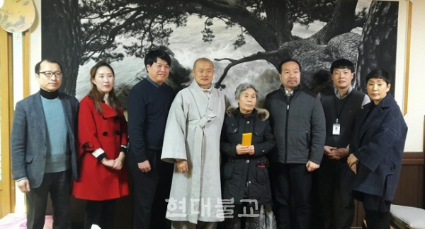 희망 담은 복돼지에 다시 일어섭니다