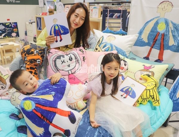 현대백화점 중동점,  아토 드로잉 팝업스토어 진행