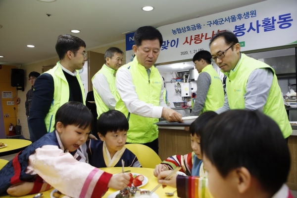 농협상호금융 소성모 대표이사, 설 맞이 서울후생원 찾아