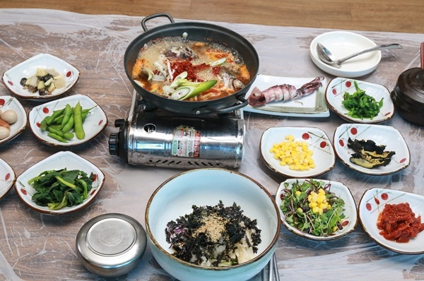 [전국맛탐방] 해돋이 역사기행 코스 포항, 펜션과 횟집 즐길 수 있어
