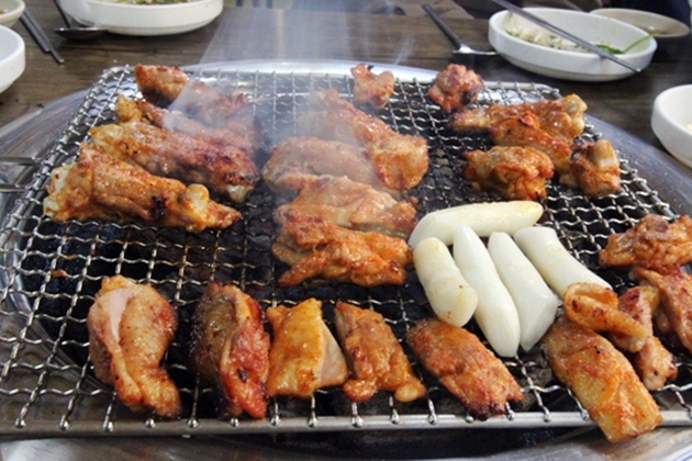 [전국맛탐방] 가벼운 옷차림으로 떠나는 춘천 여행과 40년 전통의 숯불닭갈비 맛집
