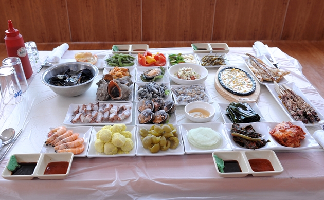 [전국맛탐방] 젊음과 낭만 가득한 주말여행, 식도락은 여수 맛집 연육교횟집