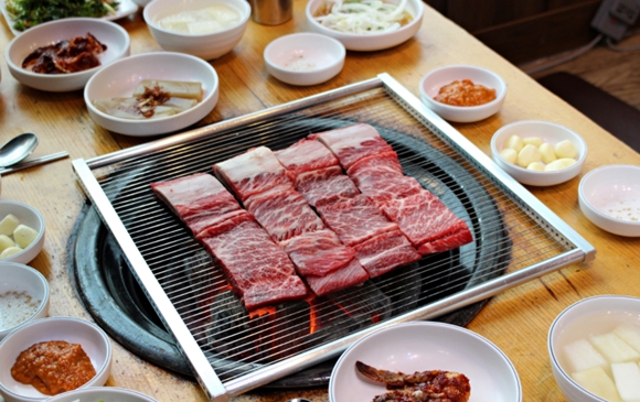 [전국맛탐방] 포천 여행 속 관광 코스 둘러보고 맛집에서 맛과 영양 살린 이동갈비까지
