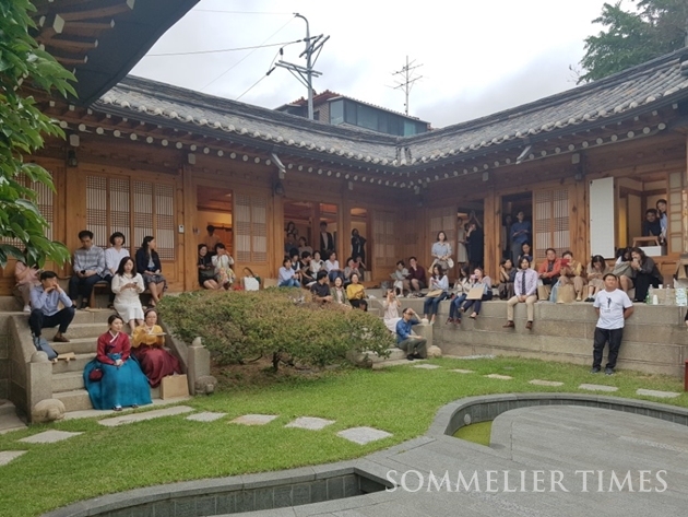 [생생포토뉴스] 삼청동 이음 더 플레이스에서 진행된 청년청담 2주년 가을차회 현장모습!