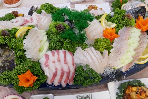 [맛가이버] 추석연휴, 속초 여행 시 푸짐함으로 인기를 누리는 맛집 왕건 횟집 눈길