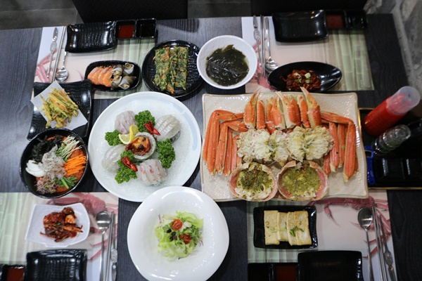 [맛가이버] 강릉 중앙시장 맛집 부자대게, 주문진·경포대 횟집을 찾는 이들이 이곳을 향하는 이유
