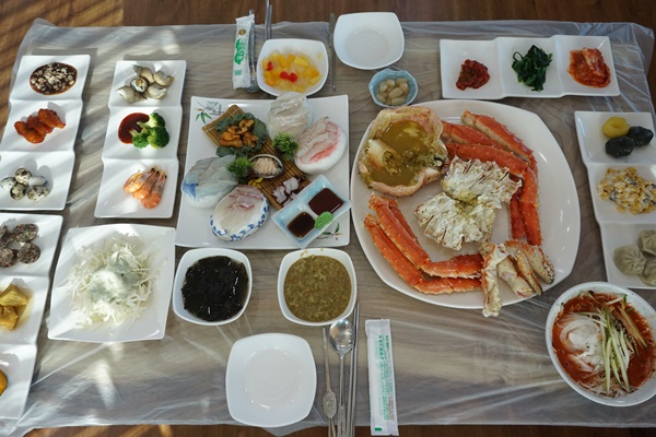 [미식산책] 고성·속초 동명항 대게맛집 비치대게직판장, 활어회와 물회를 스끼다시로 제공