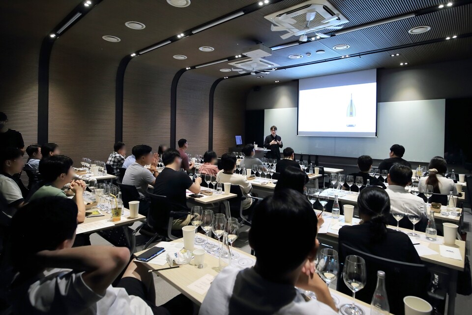 WSA와인아카데미, 프랑스 하이엔드 와인셀러 유로까브 와인 클래스 진행