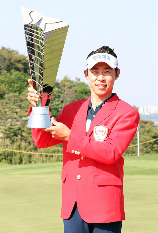 [포토-SK텔레콤] 최진호 시즌 첫 승 승자의 미소 환희와 기쁨