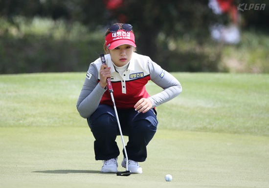 [포토-KLPGA] 롯데렌터카 여자오픈, 이정은6 버디 성공 캐디와 즐거운 하이파이브