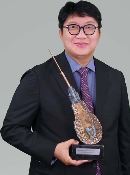 다나성형외과 박재현 원장, ISHRS서 백금모낭상 수상