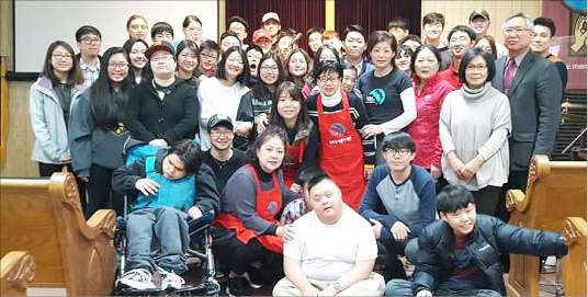 밀알에 성금 1천달러 전달