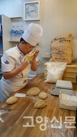 국산 보릿가루로 개발한 찰보리식빵 맛보세요