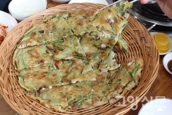 뽕잎·동충하초에 해물 듬뿍 칼국수, 맛도 건강도 으뜸