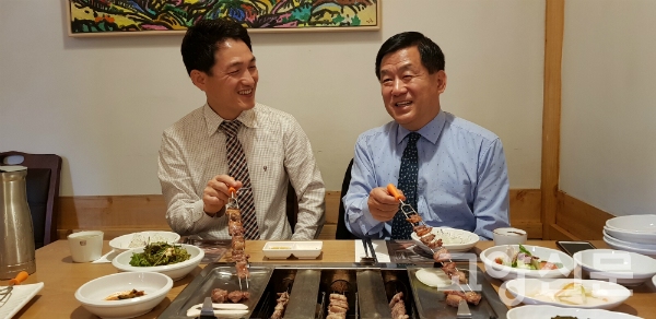 고품격 전통한옥에서 오리맛이 저절로 나네