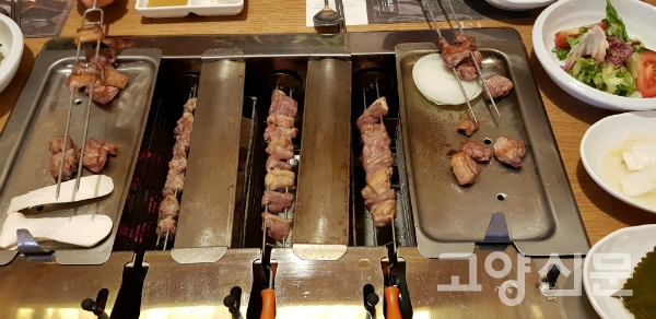 고품격 전통한옥에서 오리맛이 저절로 나네