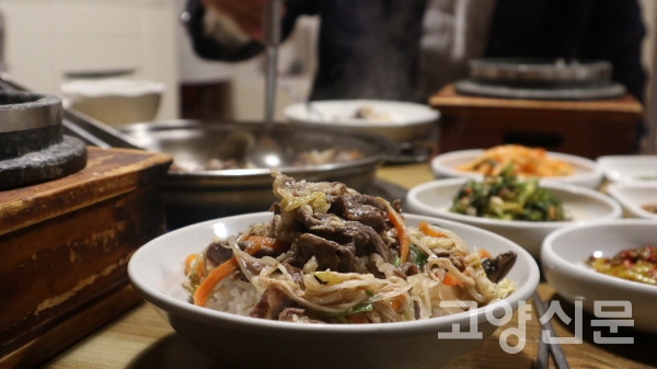 고향집 잔칫상처럼 푸근한 옛골시골밥상