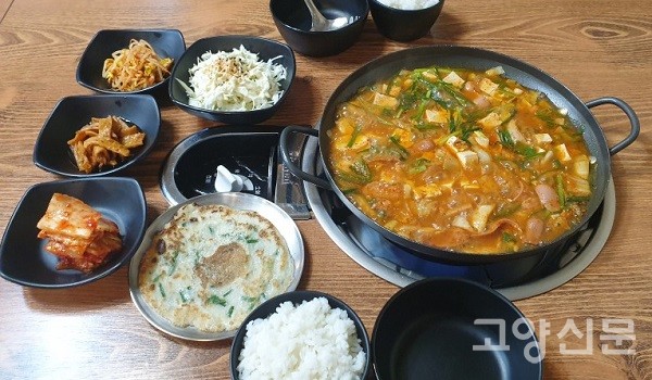 익숙한 듯 색다른 일산 부대찌개&생삼겹