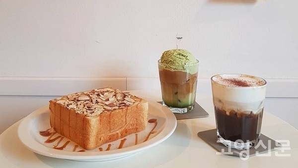 홈베이킹 크로플에 커피 한잔 카페 그레이스