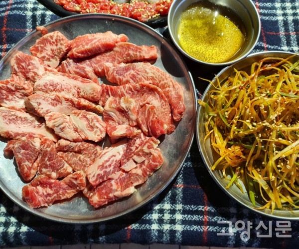        한우육회낙지탕탕이, 소갈비살이 입맛 살리네