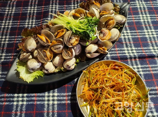        한우육회낙지탕탕이, 소갈비살이 입맛 살리네