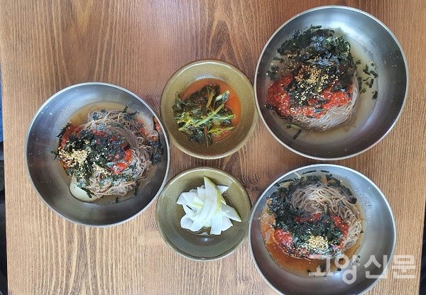 쫀득한 면발에 메밀향 가득 강릉해변메밀막국수
