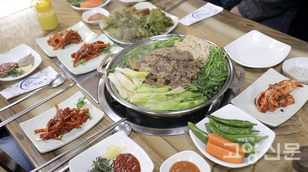 20년 노하우의 흑염소수육 산채촌